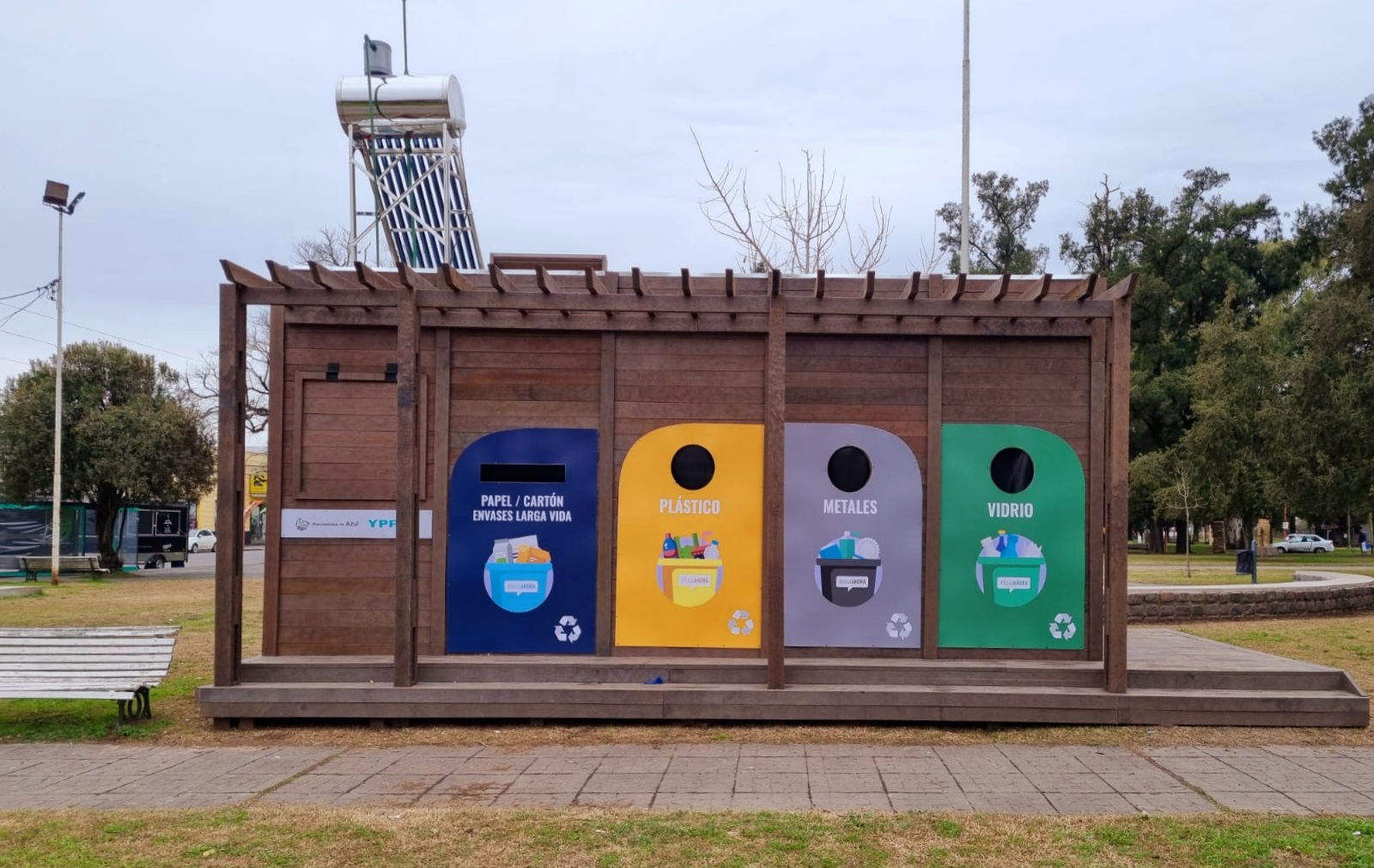 YPF Luz instaló un Punto Verde en Azul y organizó una jornada de capacitación sobre reciclado